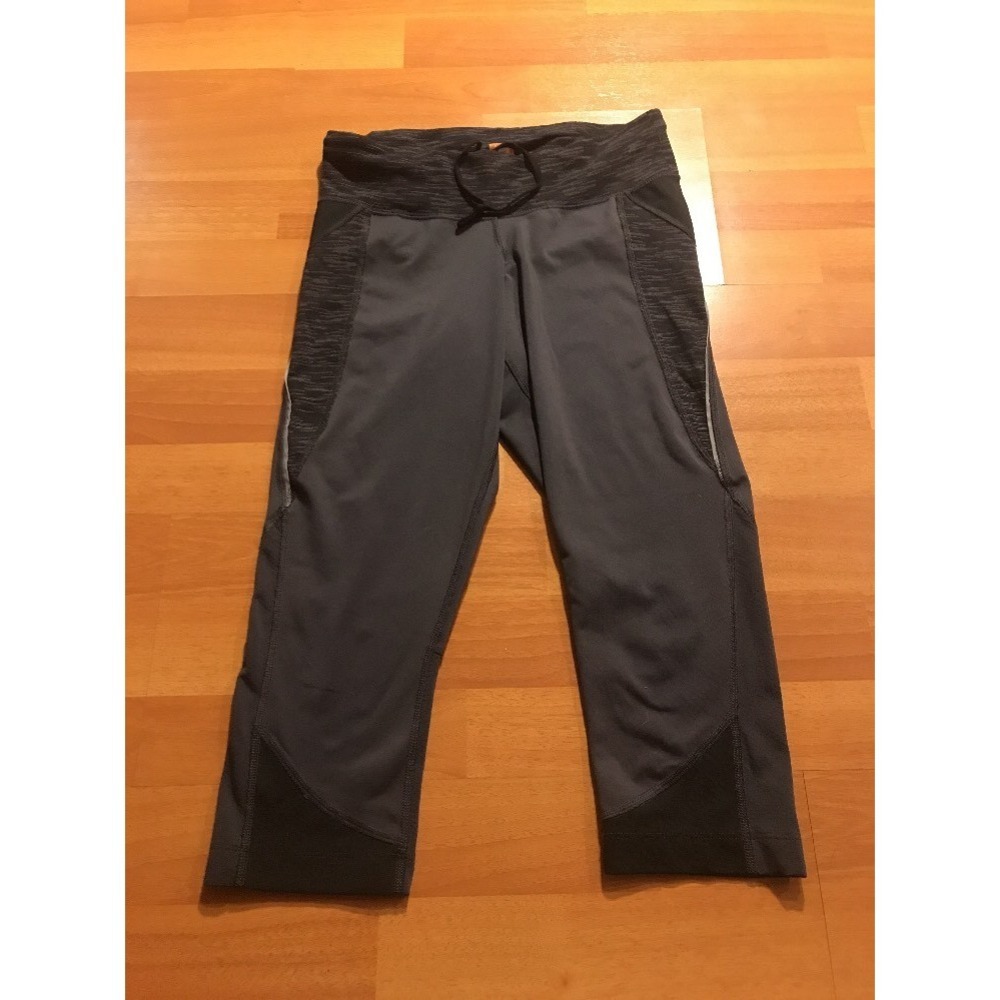 LUCY TECH‎ WOMEN'S GRAY CAPRI CROPPED LEGGINGS SIZE XS